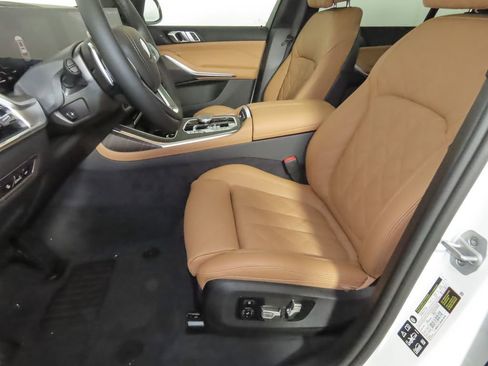 Used 2025 BMW X7 xDrive40i w/ Parking Assistance Package AWD/4WD image 12