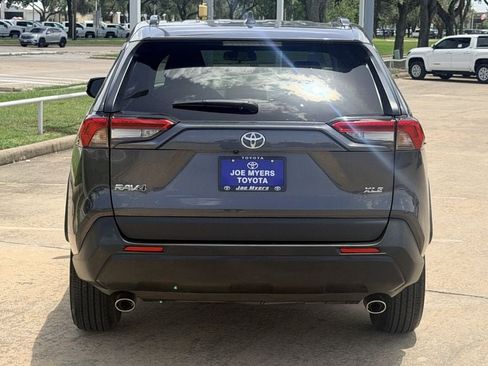 Used 2025 Toyota RAV4 XLE FWD image 8