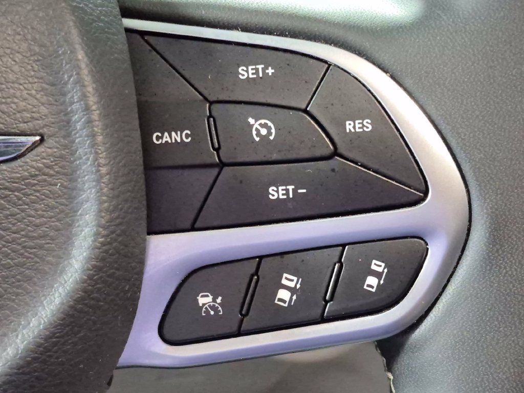 Used 2024 Chrysler Pacifica Touring-L FWD image 13