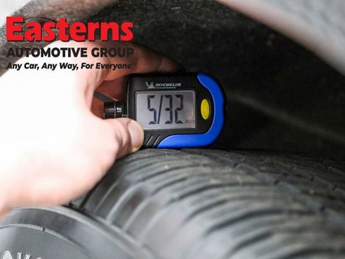 Used 2024 Chrysler Voyager LX image 27