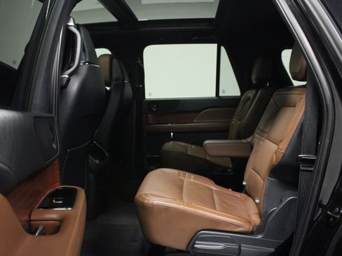 Used 2024 Lincoln Navigator L Reserve w/ Monochromatic Package AWD/4WD image 13