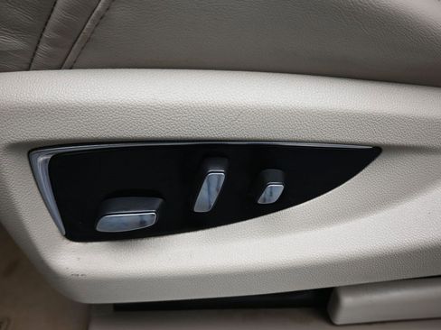 Used 2018 Cadillac Escalade ESV Luxury image 13