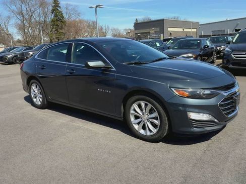 Used 2020 Chevrolet Malibu LT w/ Leather Package FWD image 2