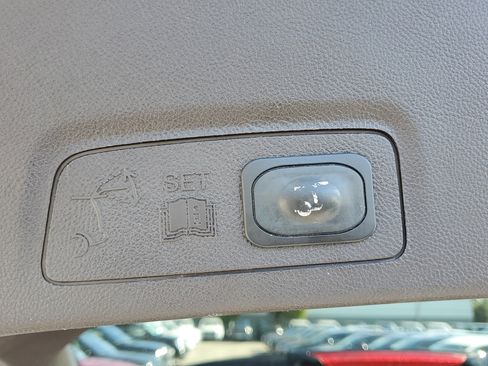 Used 2017 Lincoln MKC Premiere image 9