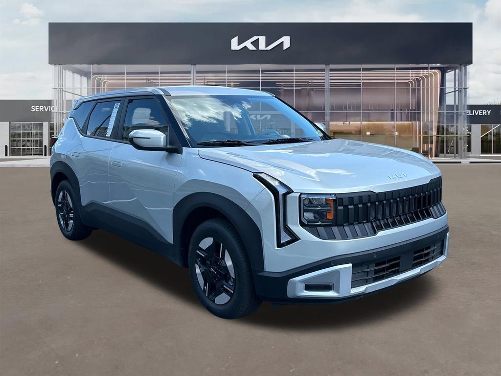 New 2027 Kia Seltos LX FWD image 1