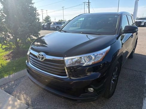 Used 2016 Toyota Highlander XLE AWD/4WD image 4