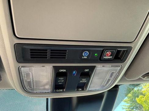 Used 2018 Honda Odyssey Touring image 29