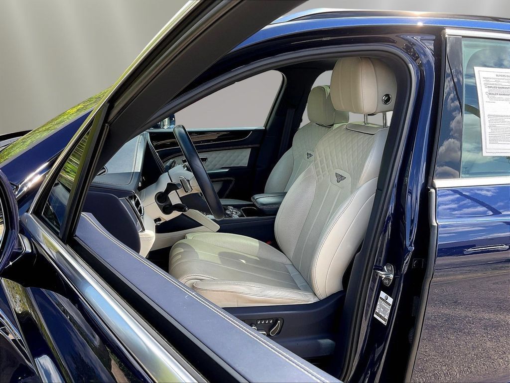 Used 2021 Bentley Bentayga AWD/4WD image 21