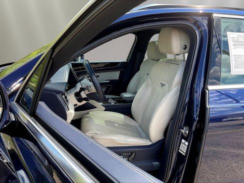 Used 2021 Bentley Bentayga AWD/4WD image 21