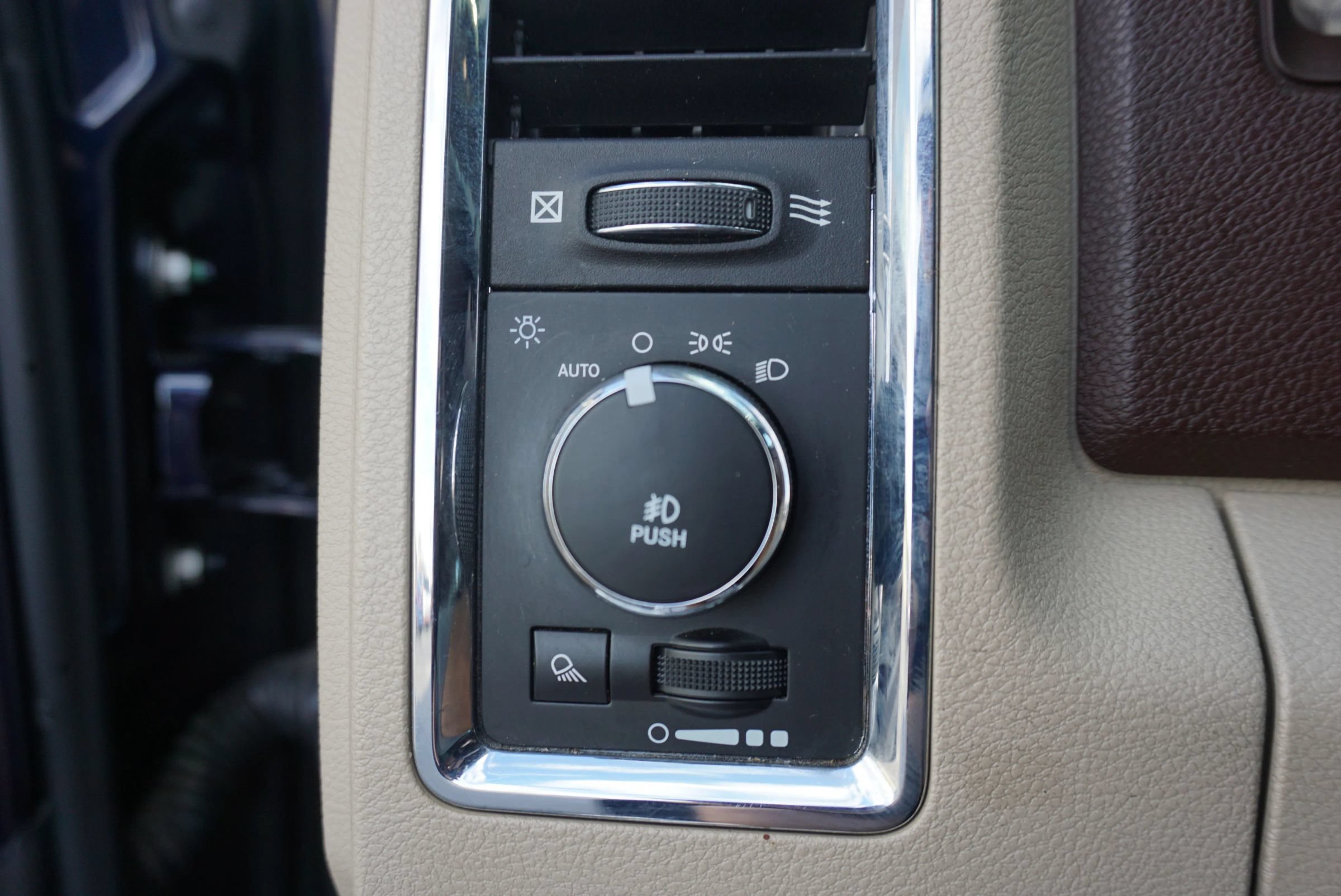 Used 2016 RAM 1500 Laramie Longhorn w/ Convenience Group AWD/4WD image 28