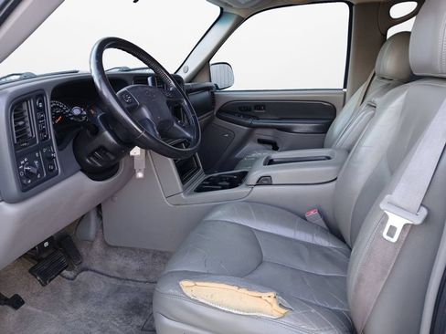 Used 2003 Chevrolet Suburban 4WD image 18