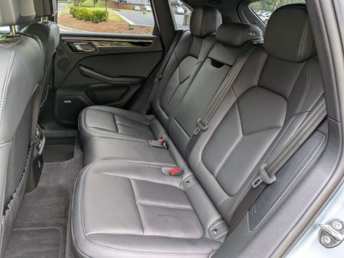 Certified 2022 Porsche Macan S AWD/4WD image 25