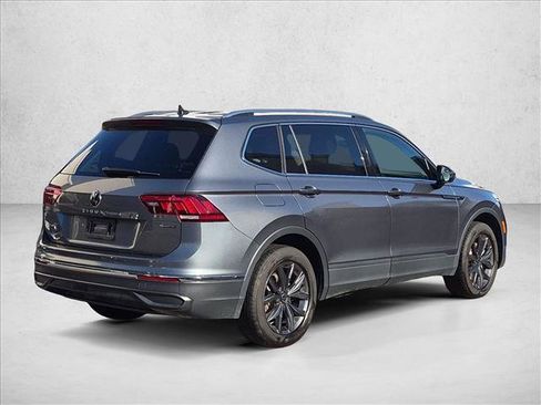 Used 2023 Volkswagen Tiguan SE w/ Panoramic Sunroof Package AWD/4WD image 5