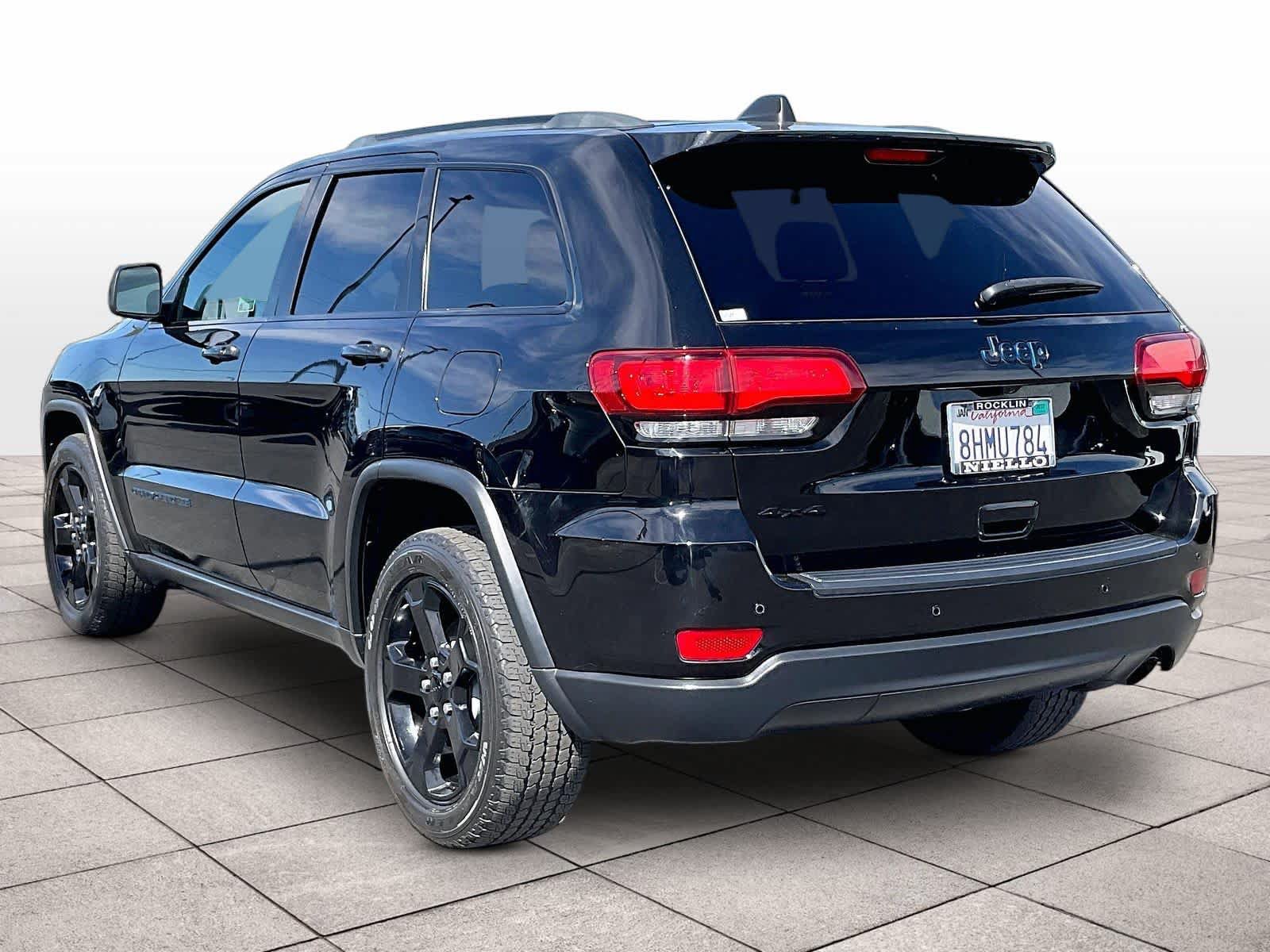 Used 2019 Jeep Grand Cherokee Laredo AWD/4WD image 15