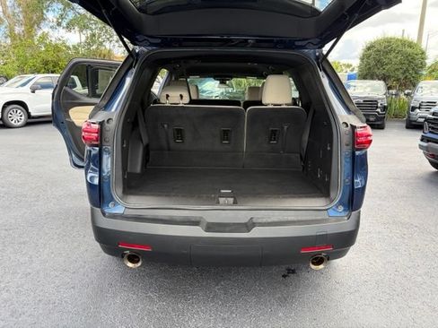 Used 2022 Chevrolet Traverse LS FWD image 17