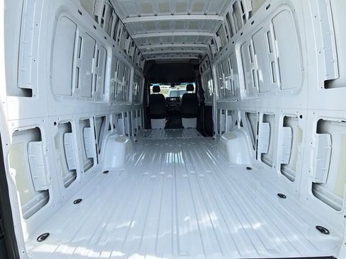 New 2025 Mercedes-Benz Sprinter 2500 image 32