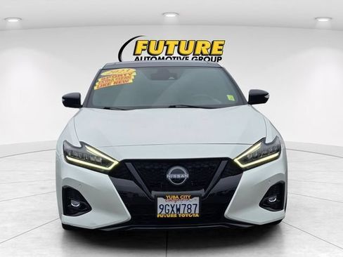 Used 2023 Nissan Maxima SR w/ Sport Mat Group FWD image 2