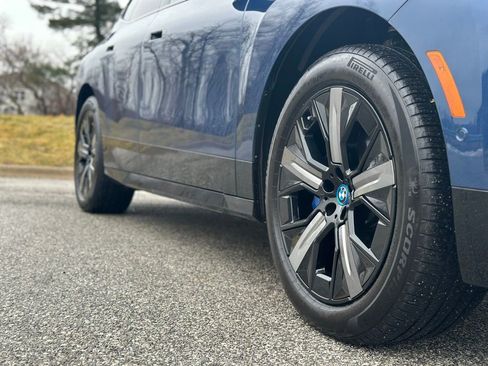 Used 2024 BMW iX xDrive50 w/ Premium Package image 11