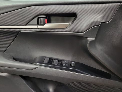 Used 2025 Toyota Camry SE FWD image 19