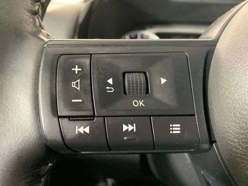 Used 2024 Nissan Pathfinder SV image 18