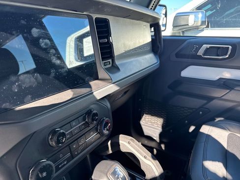 Used 2024 Ford Bronco Big Bend image 8
