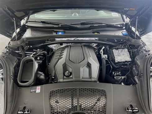 New 2026 Porsche Macan Turbo image 32