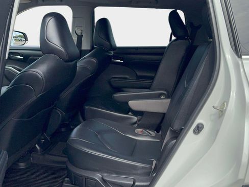 Certified 2020 Toyota Highlander XLE AWD/4WD image 14