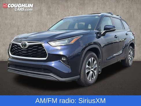 Used 2022 Toyota Highlander XLE AWD/4WD image 4