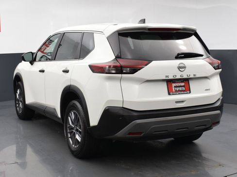 Used 2023 Nissan Rogue S AWD/4WD image 3