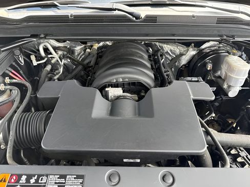 Used 2018 Chevrolet Suburban Premier AWD/4WD image 38