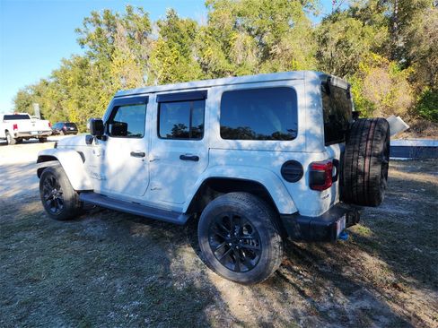 Used 2022 Jeep Wrangler Unlimited Sahara image 3