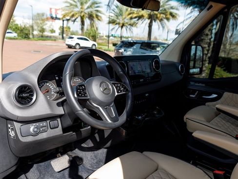 Used 2022 Mercedes-Benz Sprinter 3500 image 36