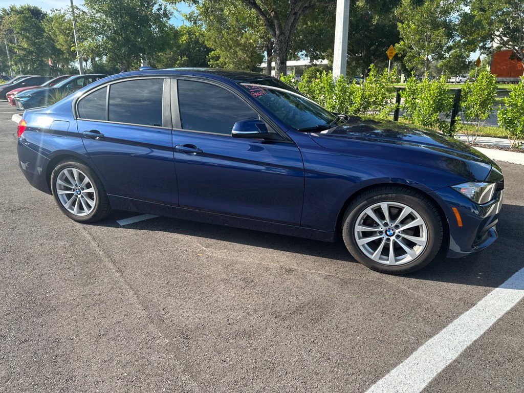 Used 2016 BMW 320i Sedan RWD image 4