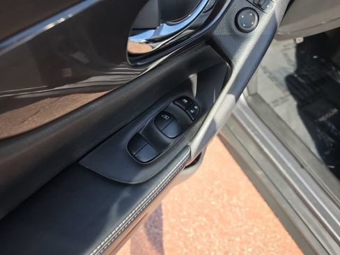 Used 2020 Nissan Rogue SV AWD/4WD image 11