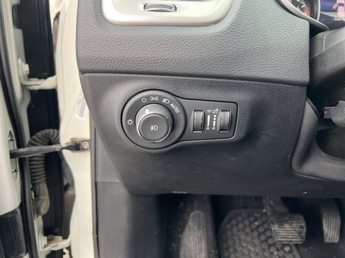 Used 2018 Jeep Compass Latitude w/ Popular Equipment Group image 17