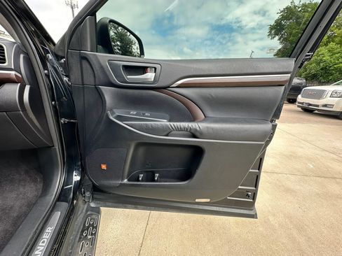 Used 2015 Toyota Highlander Limited FWD image 35