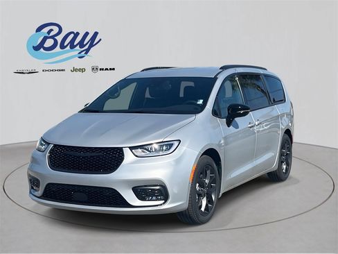 New 2026 Chrysler Pacifica Select w/ S Appearance Package image 1
