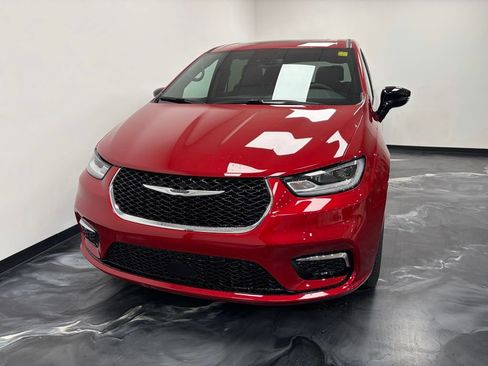 New 2026 Chrysler Pacifica Select AWD/4WD image 3