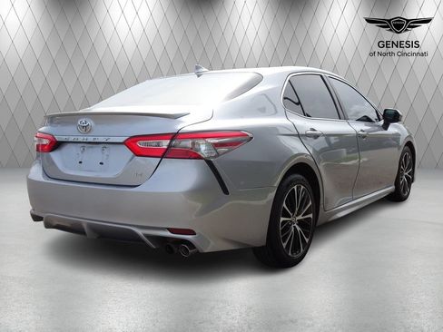 Used 2019 Toyota Camry SE FWD image 4