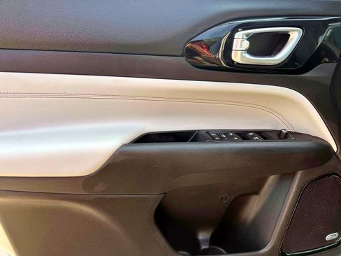 Certified 2022 Jeep Compass Limited w/ Sun and Sound Group image 15