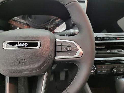 Used 2026 Jeep Compass Latitude image 5