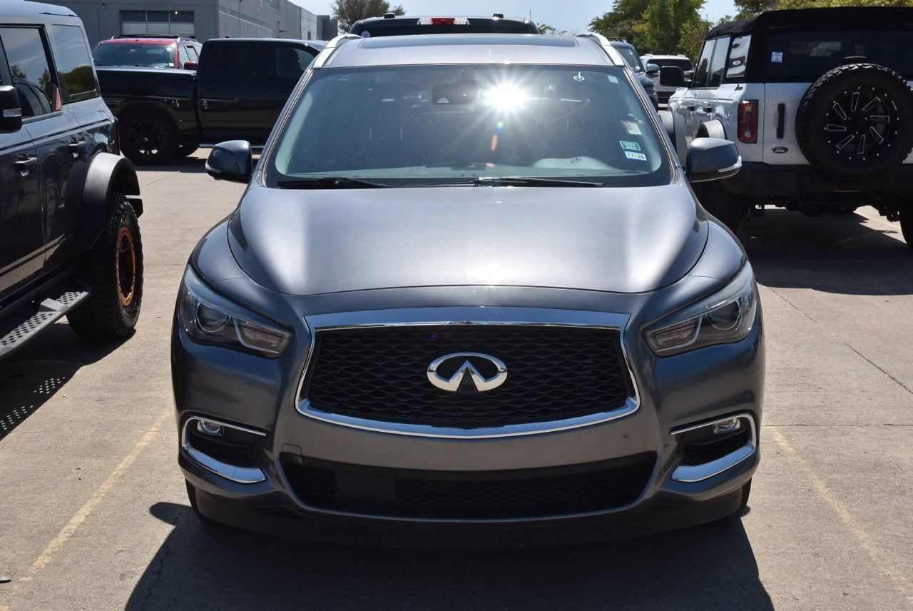 Used 2019 INFINITI QX60 Luxe w/ Essential Package FWD image 3