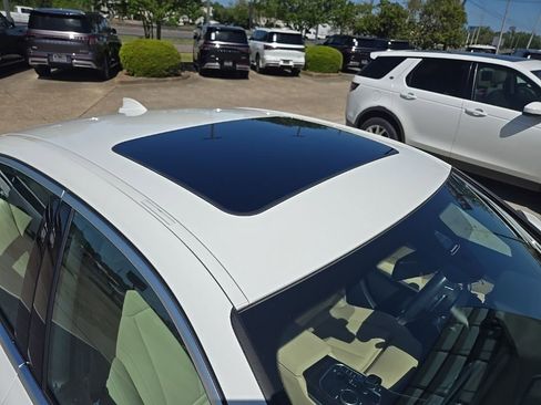 Used 2019 BMW 330i Sedan w/ Premium Package image 5