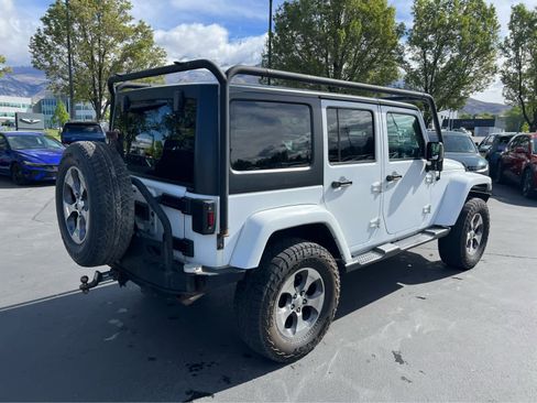 Used 2016 Jeep Wrangler Unlimited Sahara w/ Connectivity Group image 7