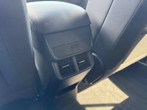 Used 2025 Chevrolet Equinox LT FWD image 23