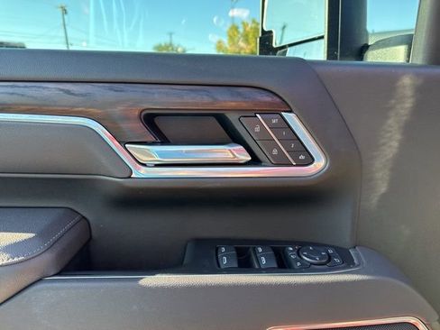Used 2025 GMC Sierra 3500 SLT w/ SLT Premium Package image 19