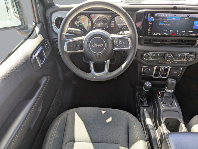 Used 2024 Jeep Wrangler Unlimited Sahara AWD/4WD image 16