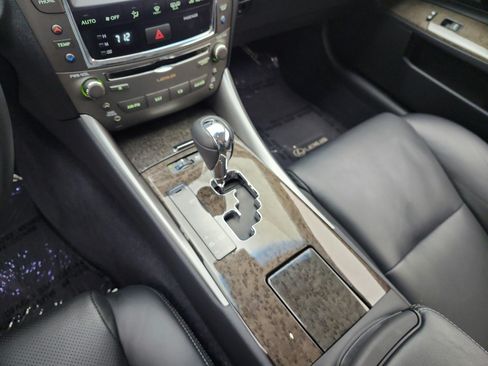 Used 2012 Lexus IS 350C w/ Luxury Pkg RWD image 3
