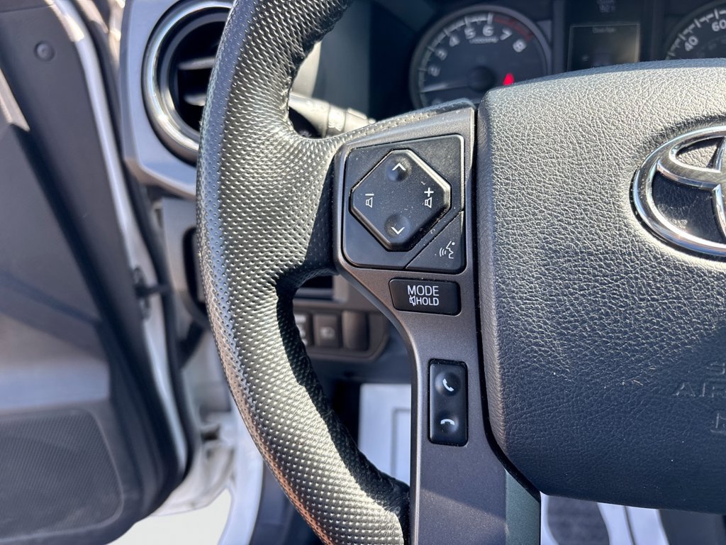 Used 2018 Toyota Tacoma TRD Off-Road w/ Technology Package AWD/4WD image 31