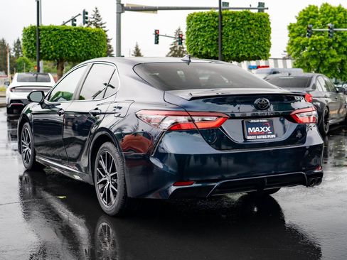 Used 2021 Toyota Camry SE FWD image 12